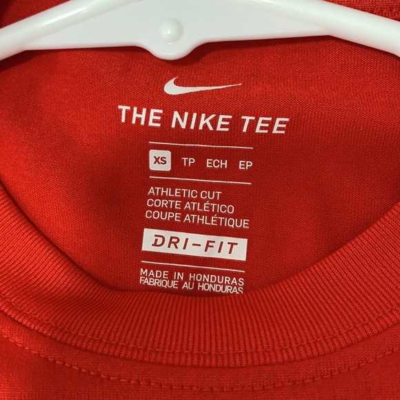 Like New Nike Boys Tee - Picture 5 of 5